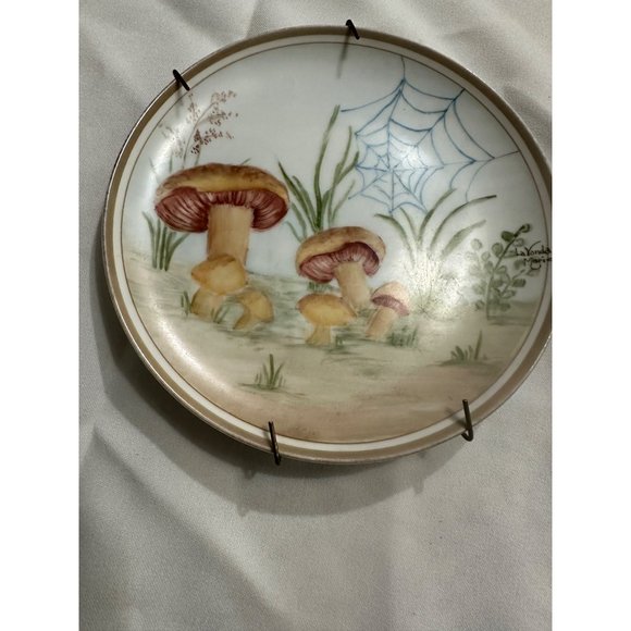 Vintage Hand Painted Mushroom Plate Royalton China Japan - Picture 1 of 5